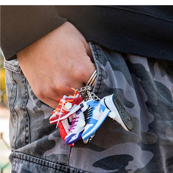 Mini Basketball Nike Air Jordan 3D Sneaker Keychain. - Picture 4 of 10